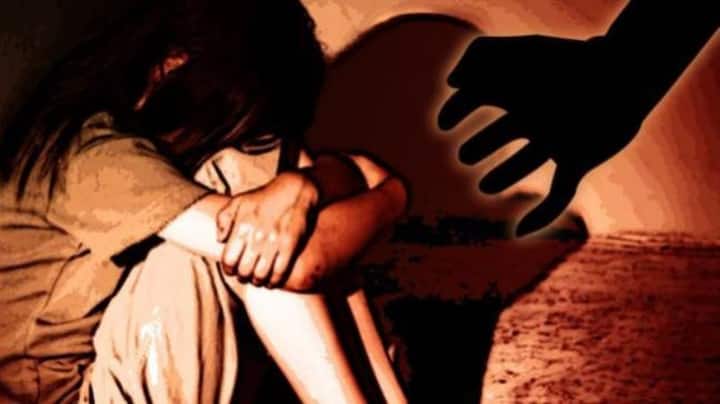 Accused of raping 8-year-old girl sentenced to life imprisonment in surat SURAT : 8 વર્ષની બાળકી પર દુષ્કર્મ આચરનારને કોર્ટે ફટકારી આજીવન કેદની સજા