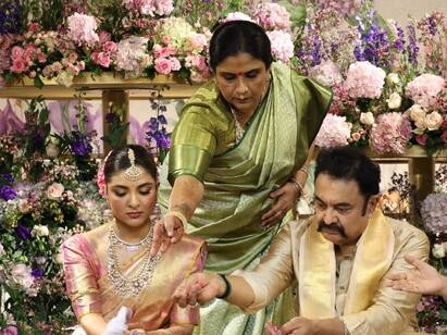Actress Sripriyas Only Daughter Gets Married to a Businessman! Sripriyas Daughter wedding |  நடிகை ஸ்ரீபிரியா மகளுக்கு கோலாகலமாக நடந்த திருமணம்.. மாப்பிள்ளை யார் தெரியுமா?