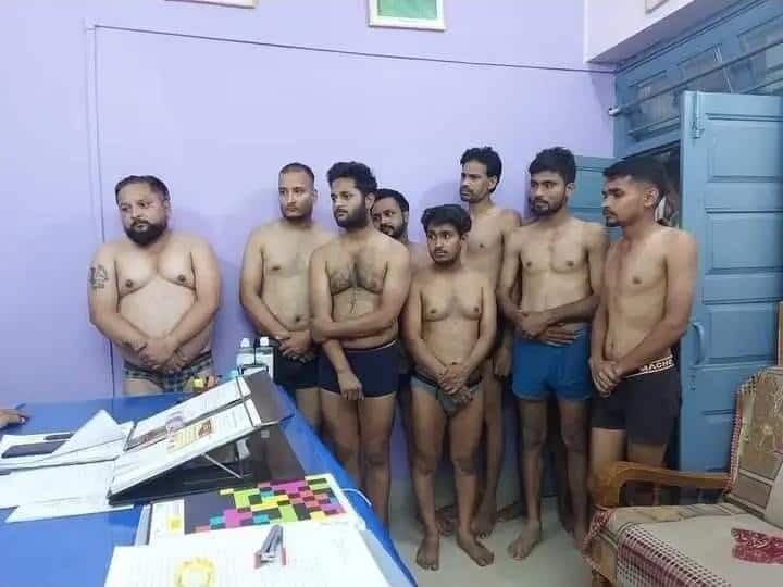 MP News semi-nude pictures of accused lodged in Sidhi police station going viral on social media ann Sidhi News: सोशल मीडिया पर वायरल हो रही सीधी के थाने में बंद आरोपियों की अर्द्ध नग्न तस्वीरें