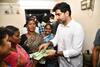 Nara Lokesh Protests Against Power Cuts in Andhra Pradesh: కొవ్వొత్తులు, విసనకర్రలు పంచిన లోకేష్