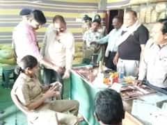 Jabalpur News: स्वादिष्ट बताकर बेची जा रही थी घटिया नमकीन, पुलिस ने सील की फैक्ट्री, मौके से मिली खराब सामग्री
