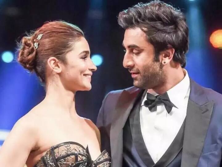 ranbir kapoor alia bhatt wedding actress will wear sabyasachi mukherjee bridal outfit रणबीर कपूर की दुल्हन बनने जा रही हैं आलिया भट्ट, पहनेंगी इस मशहूर डिजाइनर का आउटफिट !