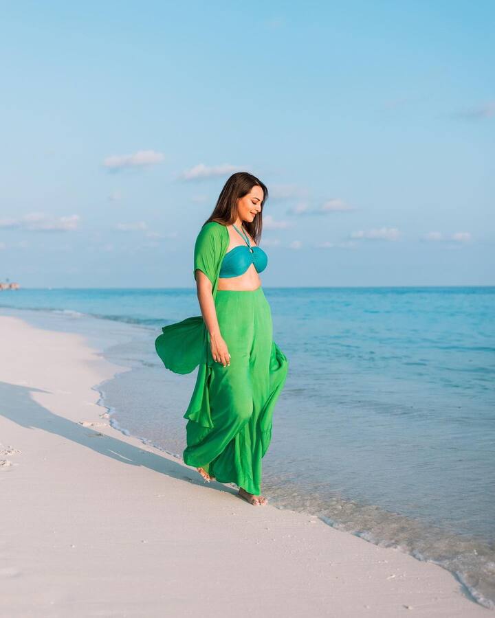 ఈమె బాలీవుడ్ నటుడు శత్రుఘ్న సిన్హా కూతురు. -Image credit: SonakshiSinha/Instagram