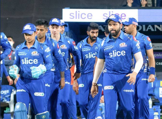 mumbai indians supporting staff list sachin tendulkar mahela jayawardene captaincy rohit sharma ipl 2022 performance Mumbai Indians : सचिन-झहीरसह 18 जणांच्या सपोर्ट स्टाफची फौज, मुंबईच्या पराभवासाठी फक्त रोहितच जबाबदार का? 