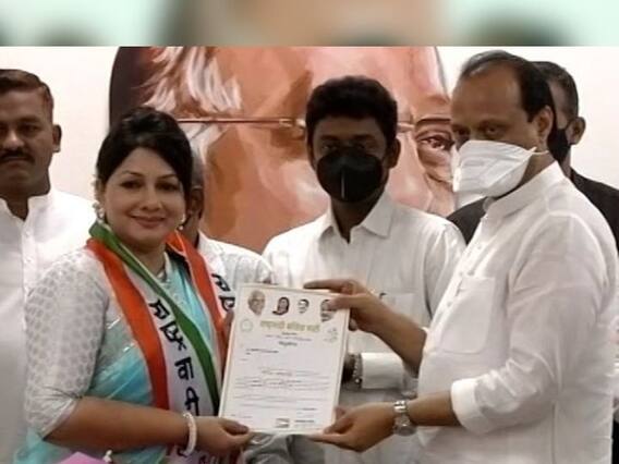 Asawari Joshi : अभिनेत्री आसावरी जोशींचा राष्ट्रवादीमध्ये प्रवेश; म्हणाल्या... Asawari Joshi : अभिनेत्री आसावरी जोशींचा राष्ट्रवादीमध्ये प्रवेश; म्हणाल्या...