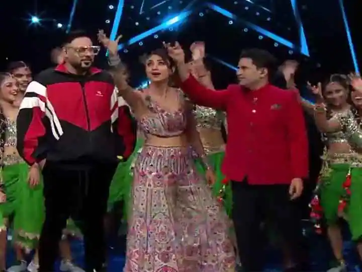 Shilpa Shetty becomes the dance guru of badshah on the sets of India's got talent ਸ਼ਿਲਪਾ ਸ਼ੈੱਟੀ ਬਣੀ ਬਾਦਸ਼ਾਹ ਤੇ ਮਨੋਜ ਮੁਨਤਾਸ਼ੀਰ ਦੀ ਡਾਂਸ ਗੁਰੂ, ਸਿਖਾਇਆ ਅਜਿਹਾ ਡਾਂਸ ਕਿ ਤੁਸੀਂ ਵੀ ਕਹੋਗੇ ਵਾਹ!