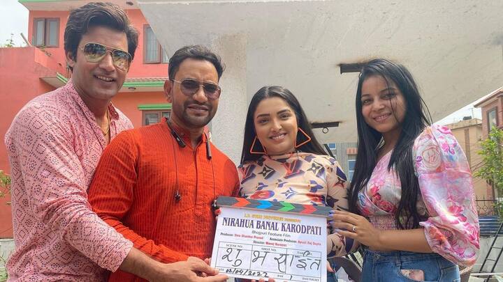 इसकी एक तस्वीर निरहुआ ने इंस्टाग्राम अकाउंट पर शेयर की है. जिसमें वो आम्रपाली के साथ रोमांस करते हुए दिख रहे हैं.