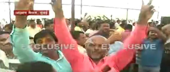 ST Strike : एसटीचा खोळंबा 'संप'णार! कोर्टाच्या निर्णयानंतर आझाद मैदानात कर्मचाऱ्यांचा जल्लोष