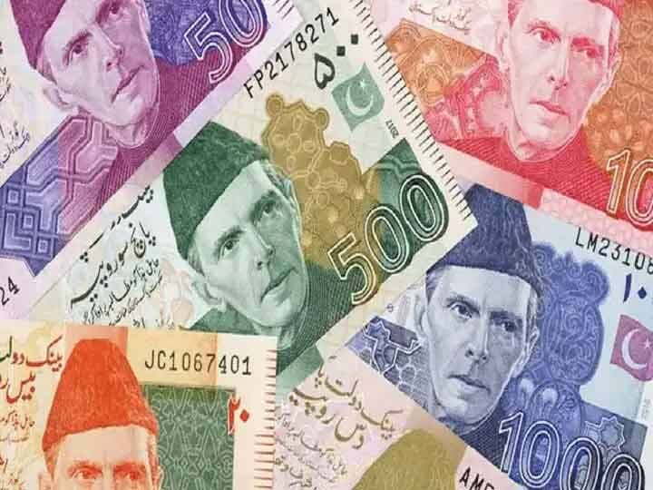 Effect of political crisis Pakistani rupee at historic low against dollar Pakistan Political Crisis: सियासी संकट का असर, डॉलर के मुकाबले पाकिस्तानी रुपया ऐतिहासिक निचले स्तर पर