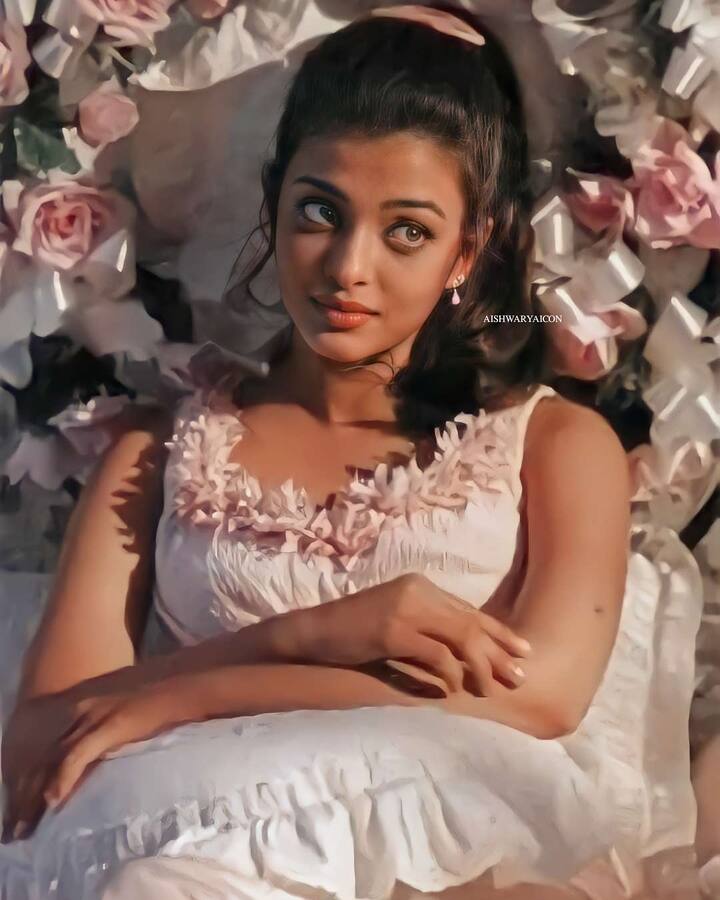 इसके बाद ऐश्वर्या को एक्टिंग के ऑफर मिलने लगे थे. उन्होंने अपने करियर की शुरुआत 1997 में मणि रत्नम की तमिल फिल्म इरुवर से की.