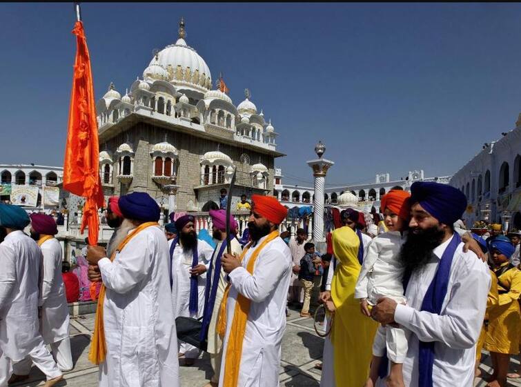 705 pilgrims will go Pakistan to celebrate Vaisakhi 2022 ਸ਼੍ਰੋਮਣੀ ਕਮੇਟੀ ਵੱਲੋਂ ਪਾਕਿਸਤਾਨ ਜਾਣ ਲਈ ਭੇਜੀ 900 ਸ਼ਰਧਾਲੂਆਂ ਦੀ ਲਿਸਟ ਵਿੱਚੋਂ 705 ਸ਼ਰਧਾਲੂਆਂ ਨੂੰ ਮਿਲੇ ਵੀਜ਼ੇ