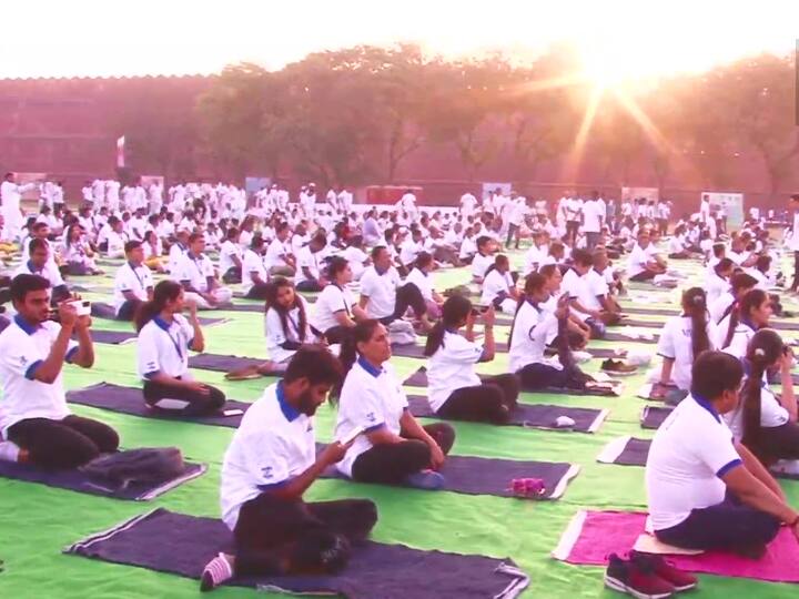 International Yoga Day 2022 theme announcement by prime minister narendra modi International Yoga Day : यंदाची 'आंतरराष्ट्रीय योग दिना'ची थीम काय? पंतप्रधानांनी केली घोषणा