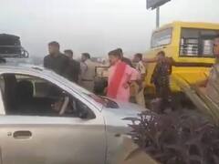 Indore News: खाली बोतल फेंककर जाने लगा शख्स तो BJP नेता कैलाश विजयवर्गीय गाड़ी रोककर पहुंच गए पास, जानें फिर क्या हुआ