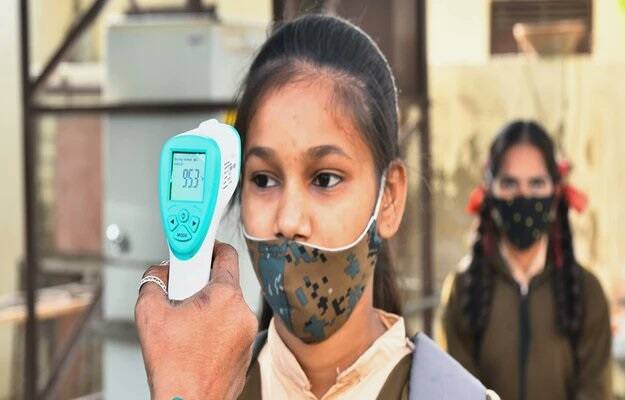 Delhi School Student, Teacher Test Positive દિલ્હીની શાળામાં નોંધાયા કોરોનાના નવા કેસ, વિદ્યાર્થી અને શિક્ષક આવ્યા પોઝિટિવ