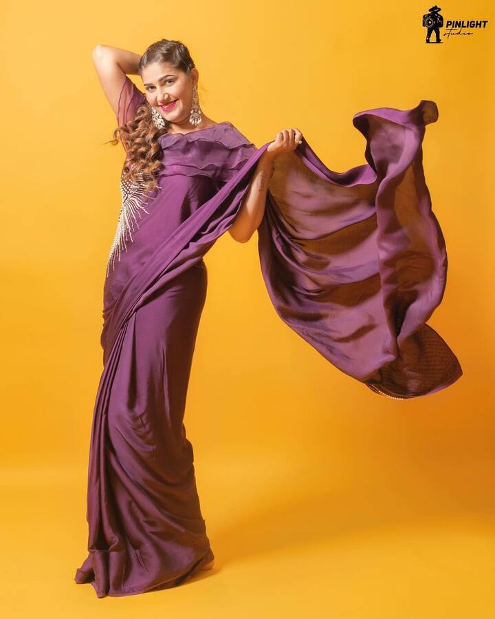 हरियाणवी डान्सर सपना चौधरी नेहमीच चर्चेत असते.(photo:itssapnachoudhary/ig)