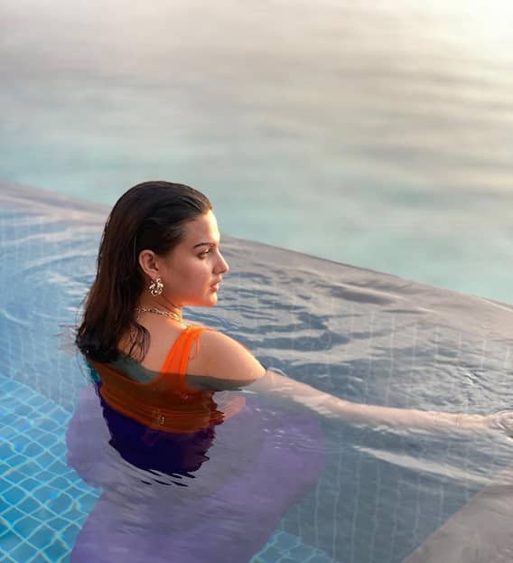 Himanshi Khurana Bikini Pics Himanshi Khurana Sets Swimming Pool On Fire With Her Style Seen 