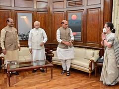 In Pics: जब साथ दिखे PM मोदी, सोनिया गांधी और मुलायम सिंह यादव, लोकसभा स्पीकर ओम बिरला ने शेयर की तस्वीर