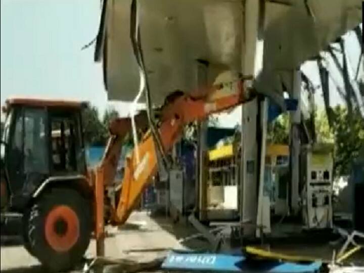 SP MLA's Petrol Pump Demolished Days After Provocative Remarks Against CM Yogi SP MLA's Petrol Pump Demolished Days After Provocative Remarks Against CM Yogi