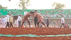 PHOTO : साताऱ्यात रंगलीये 'महाराष्ट्र केसरी'ची चुरस; लाल मातीत कुस्तीचा थरार