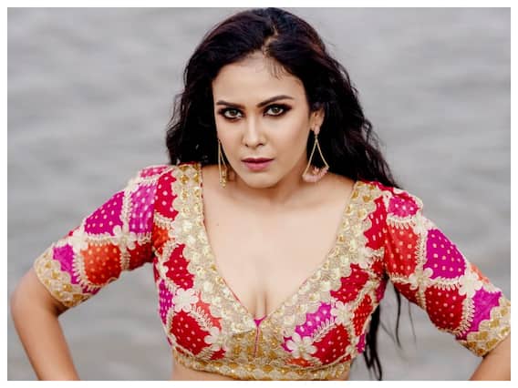 Chandini Tamilarasan Photos: చాందిని అందమే కాదు, చూపులు సూపరే Chandini Tamilarasan Photos: చాందిని అందమే కాదు, చూపులు సూపరే