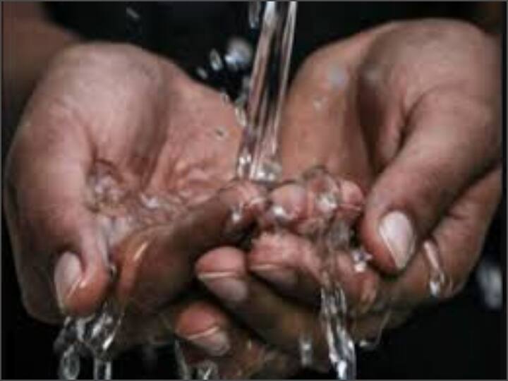 Delhi Water scarcity in raw colonies in delhi Swami Shraddhanand Colony located in Badli assembly ANN वादों की बरसात पर पीने को पानी नहीं, दिल्ली की कच्ची कॉलोनियों का ये है हाल