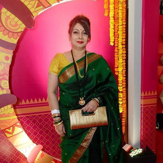 अभिनेत्री आसावरी जोशींनी हातावर बांधलं घड्याळ! राष्ट्रवादीत प्रवेश