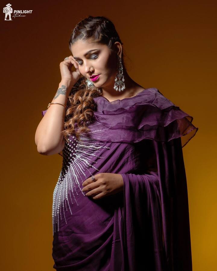 सपनाच्या चाहत्यांना तिच्या वैयक्तिक आयुष्याबद्दलही जाणून घेण्याची खूप उत्सुकता असते.(photo:itssapnachoudhary/ig)