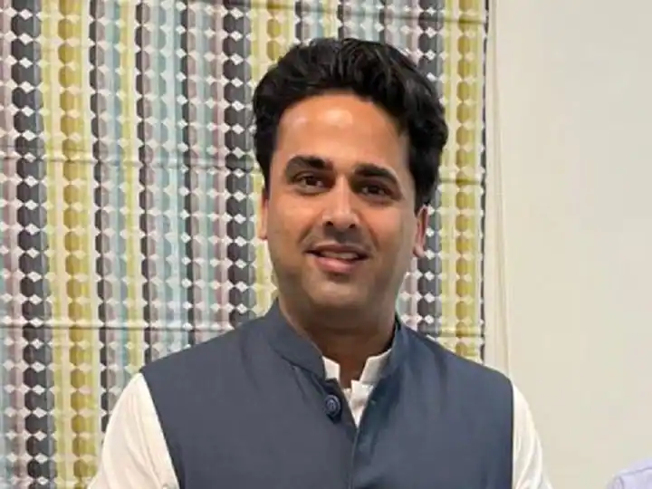 गुजरात चुनाव: गांधी परिवार के 'राजदार' रहे अहमद पटेल के बेटे से आखिर इतना क्यों डरती  है कांग्रेस?