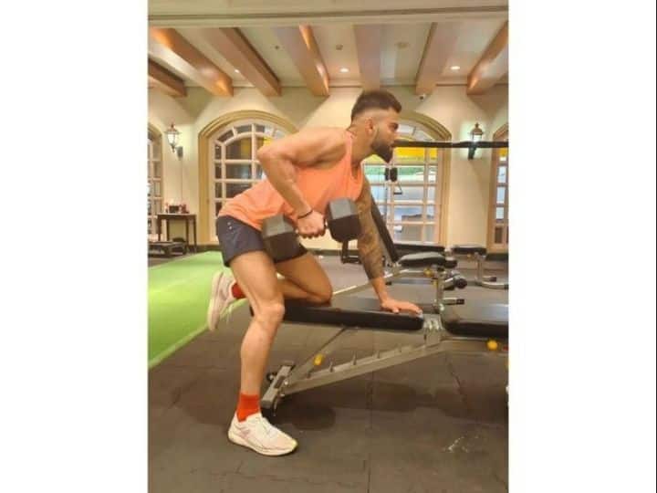 अनेकदा जीम करतानाचे फोटो विराट पोस्ट करत असून आताही त्याने काही फोटो पोस्ट केले आहेत.(P.C.Virat Kohli instagram)