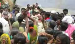 Confusion Around Double Bedroom Houses in Nizamabad: ఆత్మహత్య చేసుకుంటామంటూ బెదిరింపులు | ABP Desam