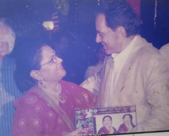 1972 मध्ये त्यांनी संगीत क्षेत्रातील त्यांच्या करिअरला सुरूवात केली.