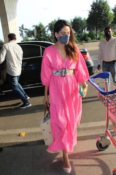 Shahid Kapoor's Wife Mira Rajput Looks Pretty In Pink Comfy Yet Stylish Airport Look- See Photos