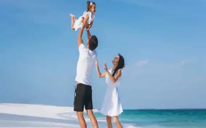 Term Insurance: করোনা সঙ্কটের পর টার্ম ইনস্যুরেন্স প্ল্যান কেনার সংখ্যা বেড়েছে। এর সবচেয়ে বড় কারণ, বিমাকারীর অনুপস্থিতিতে কম প্রিমিয়ামে পুরো পরিবারকে বিমা কভারেজ দেয় এই টার্ম ইনস্যুরেন্স। তাই টার্ম ইনস্যুরেন্স নেওয়ার সিদ্ধান্তের ক্ষেত্রে তাড়াহুড়ো করবেন না; ভেবেচিন্তে সিদ্ধান্ত নিন।