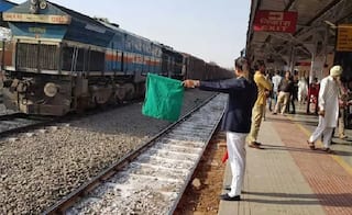 Indian Railway Jobs: રેલવેમાં સ્ટેશન માસ્તર બનવું છે ? એક ક્લિકમાં તૈયારીથી લઈ પગાર સુધીની જાણો તમામ માહિતી