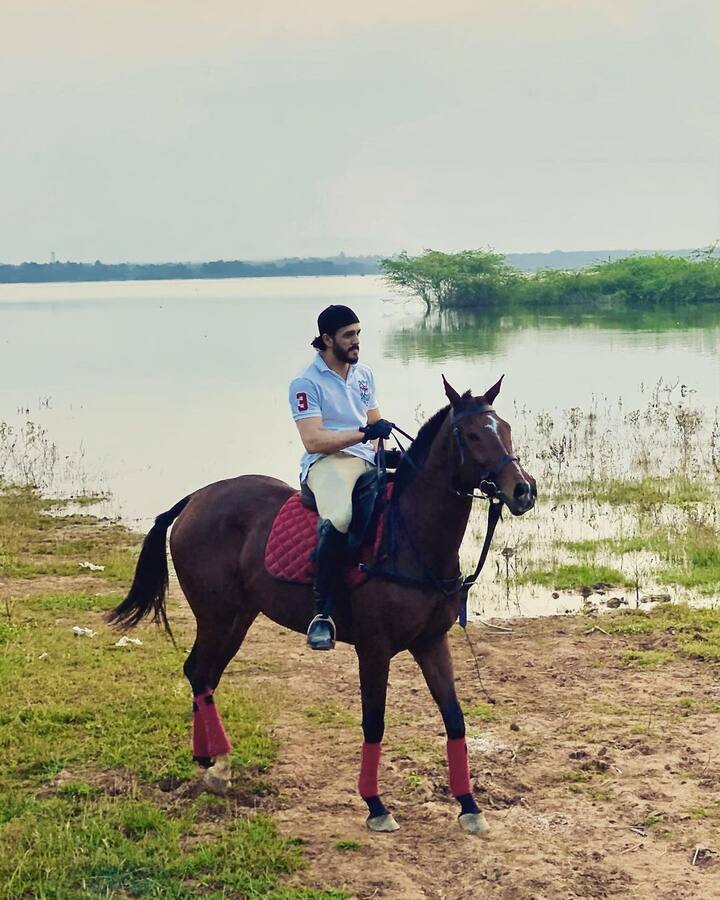2014లో వచ్చిన మనం సినిమాలో మెరుపులా కనిపించి మాయమయ్యాడు. -Image credit: Akhil Akkineni /Instagram