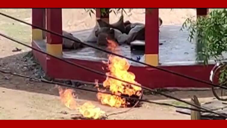 Bankura: Explosion from fire in gas cylinder, lives saved fortunately Bankura: গ্যাস সিলিন্ডারে আগুন থেকে বিস্ফোরণ, অল্পের জন্য প্রাণ রক্ষা গৃহস্থের