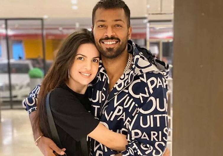 hardik pandyas wife natasa stankovic shares swimming pool photos, see super video હાર્દિક પંડ્યાની પત્ની Natasa Stankovicએ સ્વિમસૂટ પહેરીને પૂલમાં બતાવ્યો હૉટ અવતાર, વીડિયો વાયરલ