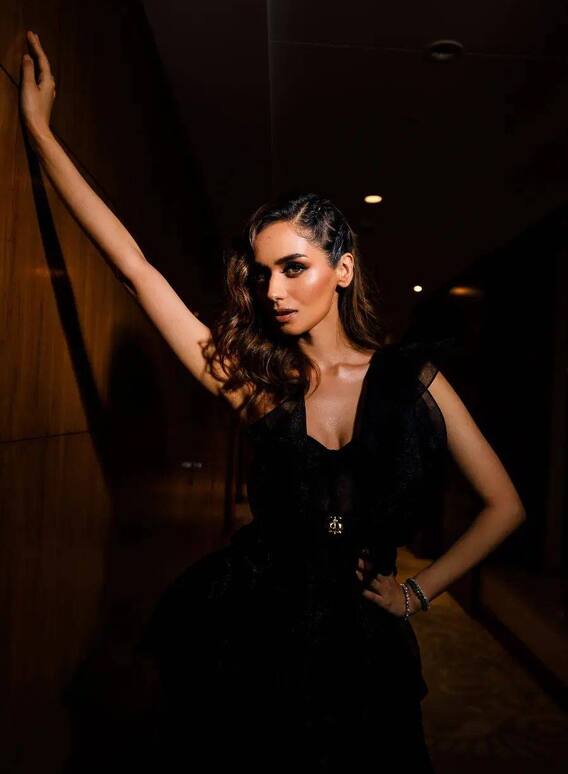 Manushi Chhillar showed stunning look in deep neck black dress, shared pictures from award event