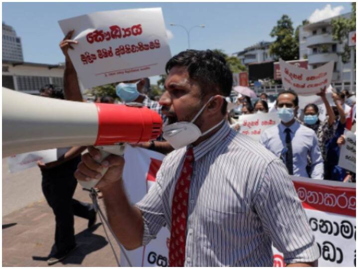 Sri Lanka Crisis: Battle from road to Parliament in Sri Lanka, Rs 119 billion raids to avert economic crisis Sri Lanka Crisis: श्रीलंका में सड़क से संसद तक संग्राम, आर्थिक संकट टालने के लिए छापे 119 अरब रुपये