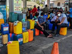 गंभीर आर्थिक संकट से जूझ रहा श्रीलंका, भारत की ओर से मदद के बाद भी इस महीने के अंत में खत्म हो जाएगा ईंधन