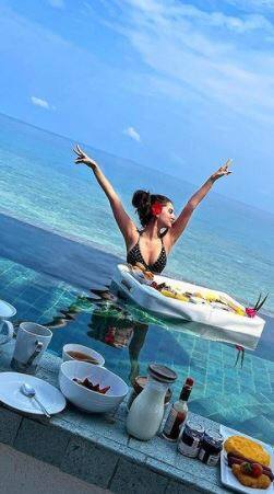 ਤਾਰਾ ਸੁਤਾਰੀਆ ਨੇ ਪੂਲ 'ਚ ਬਿਕਨੀ ਪਹਿਨ ਕੇ ਢਾਹਿਆ ਕਹਿਰ