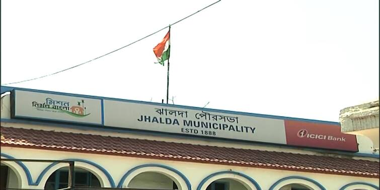 Purulia Jhalda Murder Case Police files cases against congress leaders and supporters Purulia News: পুরবোর্ড গঠন নিয়ে ঝামেলার জের, চার কংগ্রেস নেতা, ২৫০ সমর্থকের বিরুদ্ধে মামলা পুলিশের