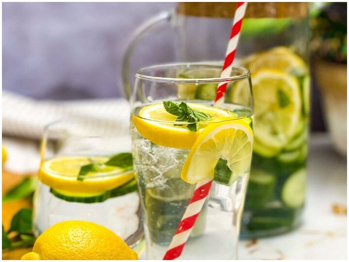 घर पर बनाएं मिंट लैमोनेड, तपती गर्मी से मिलेगी राहत Kitchen Hacks How To Make Lemonade At Home Mint Lemonade Recipe घर पर बनाएं मिंट लैमोनेड, तपती गर्मी से मिलेगी राहत