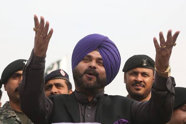 fans speculate navjot singh sidhu return with indias laughter champion આ કોમેડી શો સાથે સિદ્ધુની થઈ શકે છે વાપસી, ટીવી પર ફરીથી સાંભળવા મળશે ઠોકો તાલીની ગૂંજ