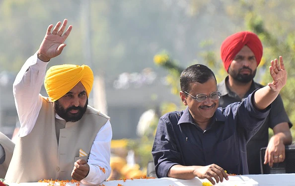 ਭ੍ਰਿਸ਼ਟਾਚਾਰ 'ਤੇ ਘਿਰੇ ਕੇਜਰੀਵਾਲ! ਗੁਜਰਾਤ 'ਚ 10, ਇੰਟਰਵਿਊ 'ਚ 16 ਤੇ ਹਿਮਾਚਲ 'ਚ ਬੋਲੇ ਭਗਵੰਤ ਮਾਨ ਨੇ 20 ਦਿਨਾਂ 'ਚ ਖਤਮ ਕੀਤਾ ਭ੍ਰਿਸ਼ਟਾਚਾਰ