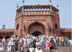 ਅੱਜ ਰਮਜ਼ਾਨ ਦੇ ਪਵਿੱਤਰ ਮਹੀਨੇ ਦਾ ਪਹਿਲਾ ਜੁੰਮਾ, ਦਿੱਲੀ ਦੀ ਜਾਮਾ ਮਸਜਿਦ 'ਚ ਨਮਾਜ਼ੀਆਂ ਦਾ ਲੱਗਿਆ ਜਮਾਵੜਾ, ਵੇਖੋ ਤਸਵੀਰਾਂ