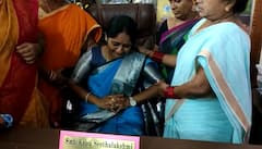 TRS Party Leader Seeta Lakshmi Cries At Bike Rally: రోడ్డుపైనే ఏడ్చేసింది | Bhadrachalam | ABP Desam