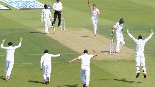 cricketers shahid afridi and mohammad hafeez will be contest election in pakistan આ બે સ્ટાર ક્રિકેટરો હવે બનશે રાજકારણી, જાણો કઇ પાર્ટીમાં જોડાઇને ચૂંટણી લડવાનો બનાવ્યો પ્લાન