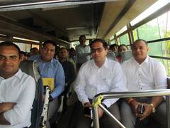 UP News: योगी 2.0 में एक्शन में अधिकारी, बस में बैठकर गांव में पहुंचे बागपत के डीएम तो लोग हो गए हैरान