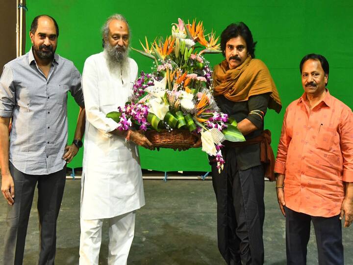 Pawan Kalyan felicitates Legendary Art Director Thota Tharani Pawan Kalyan: కళా దర్శకుణ్ణి సత్కరించిన పవన్ కల్యాణ్